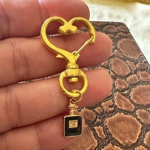 Inspired Faux Chanel No. 5 Gold Tone Black Enamel Zipper Pull / Bag Clip On.